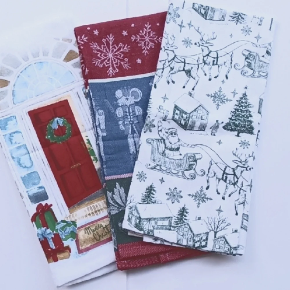 NWOT Set Of Three Christmas Holiday Kitchen Towels